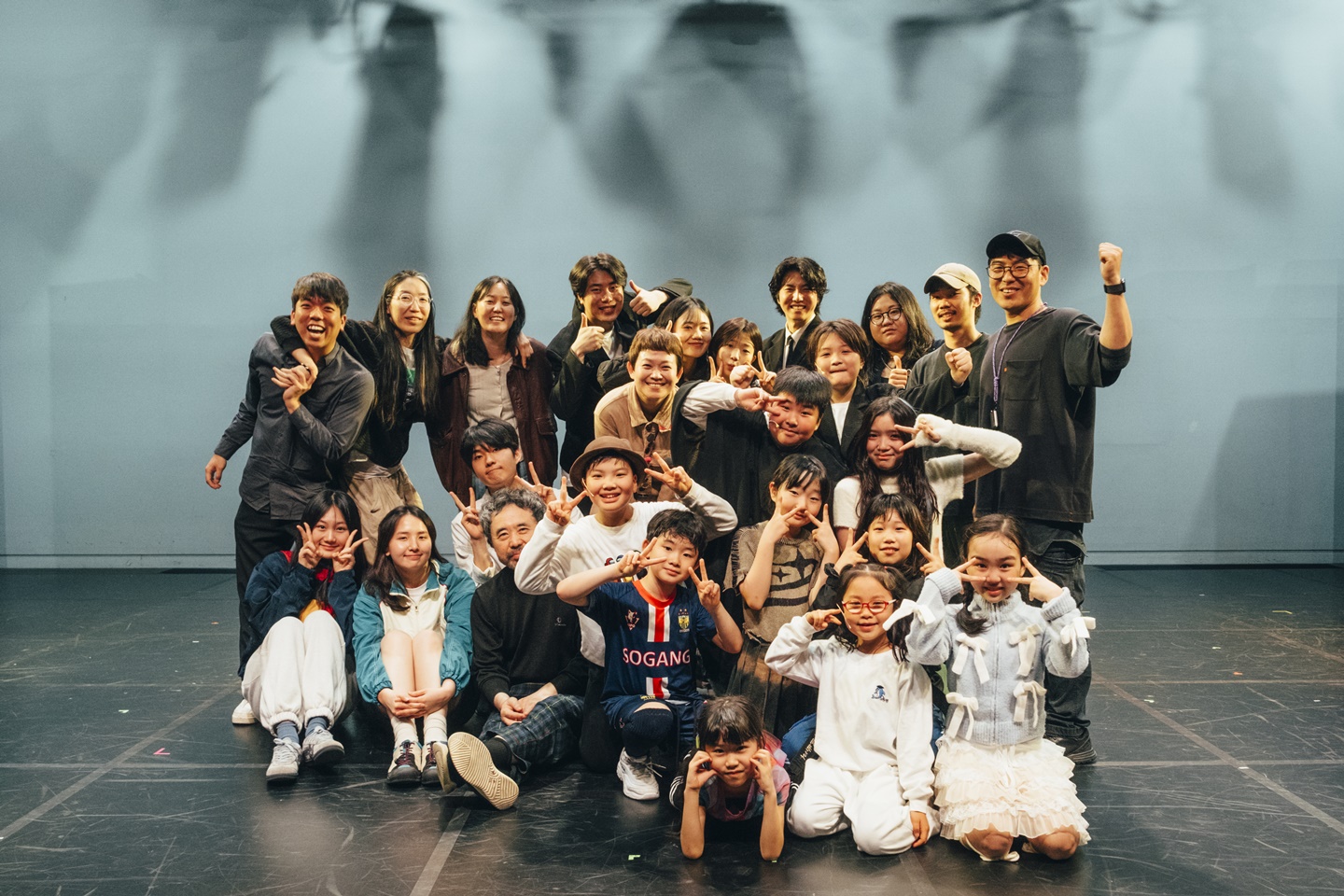 공놀이극단과 어린이 배우들 Ⓒ아이들극장